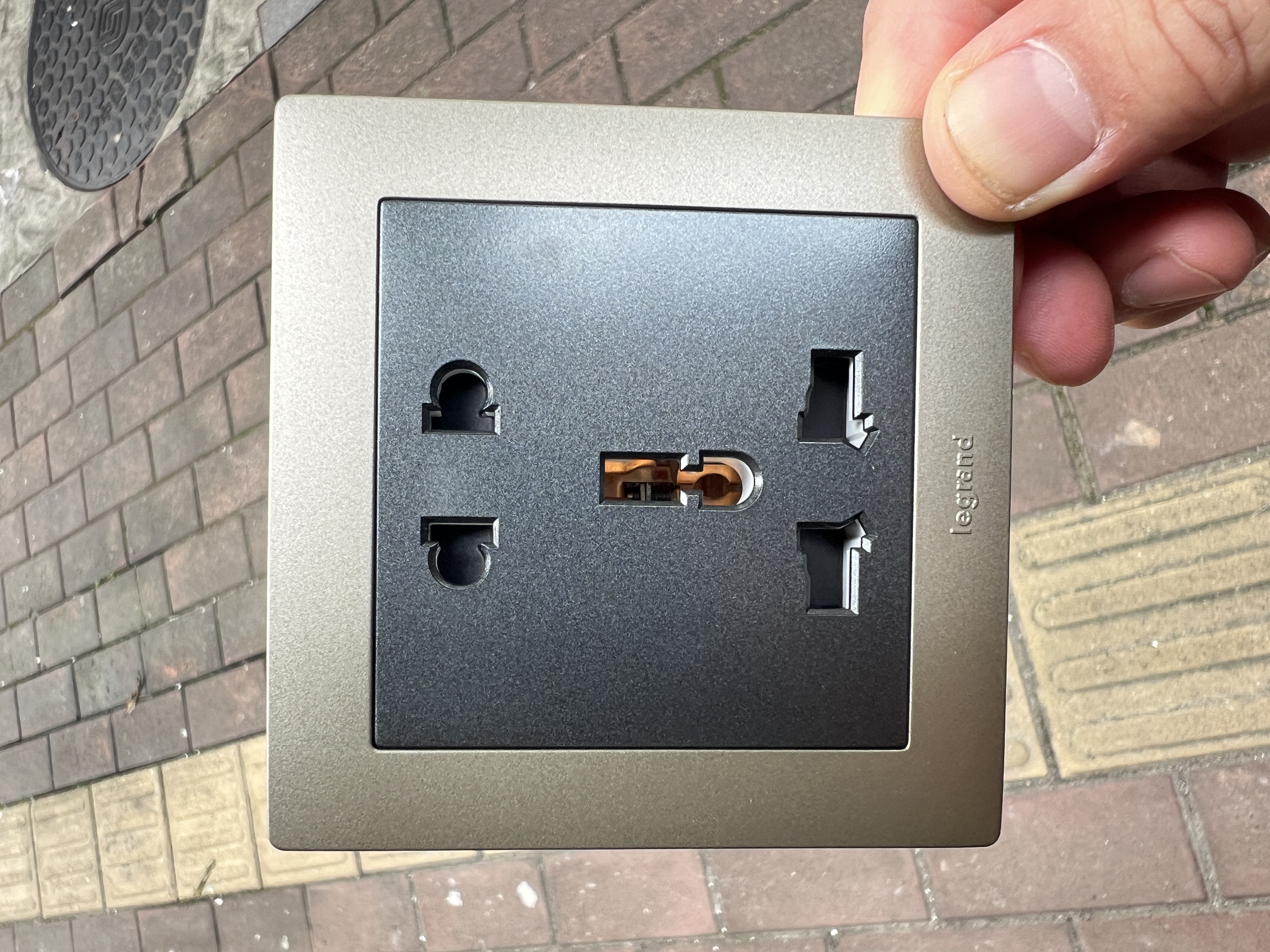 罗格朗万能插座逸享系列缎沙金黑金快充USB二三插定制多功能五孔