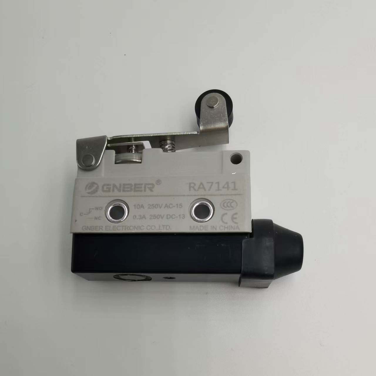 正品冈本RA7141GNBER 冈本微动开关滚轮短杠杆型行程开关量大从优